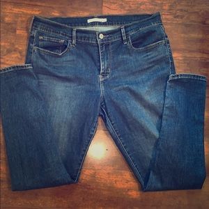 🌿☘️Levi denim jean 710 super skinny size 32☘️🌿